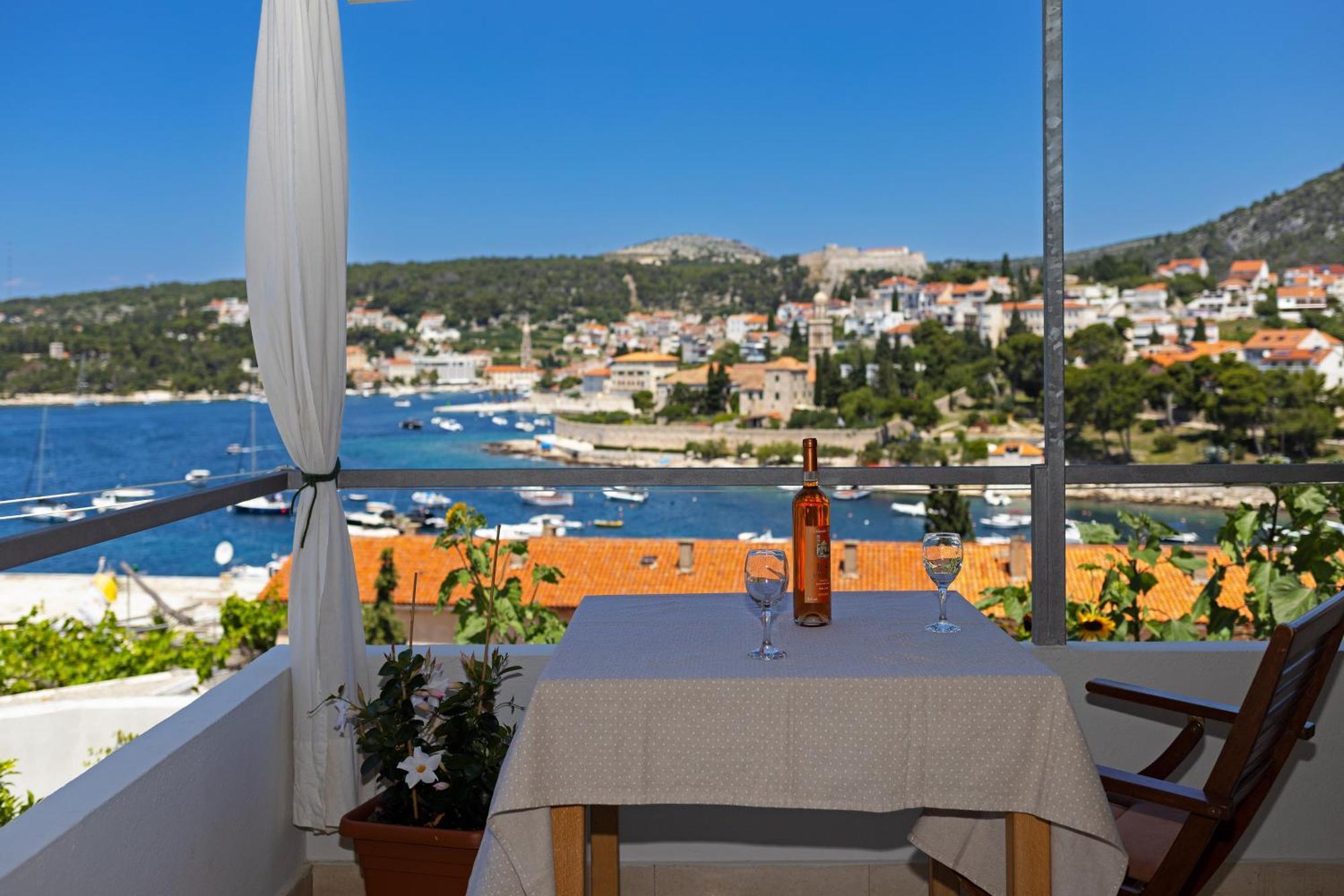 Seaview Guesthouse - Zf Hvar ฮวาร์ ภายนอก รูปภาพ