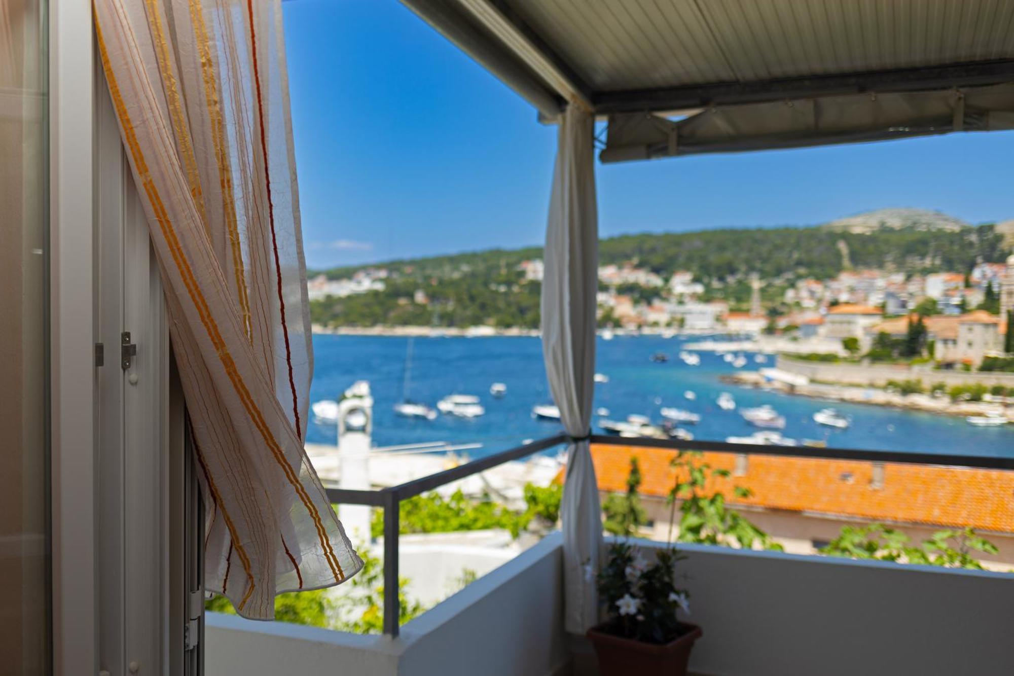 Seaview Guesthouse - Zf Hvar ฮวาร์ ภายนอก รูปภาพ