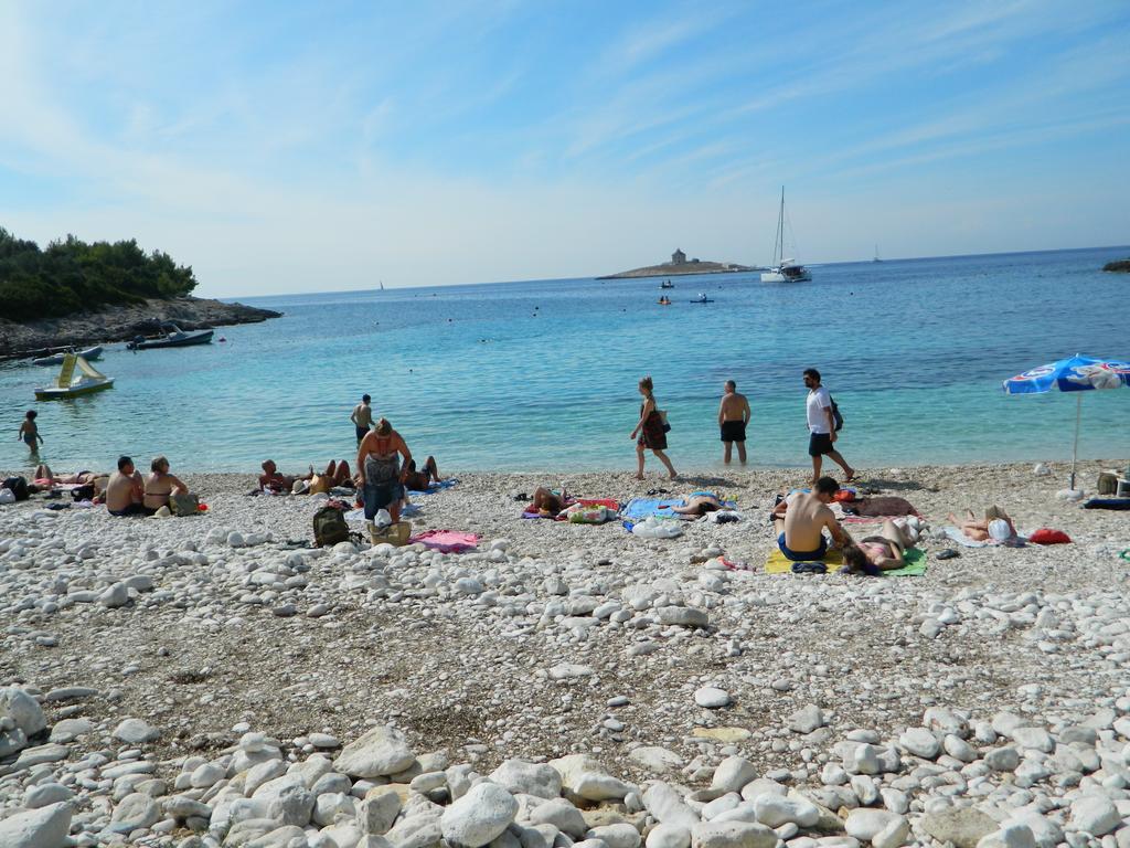Seaview Guesthouse - Zf Hvar ฮวาร์ ภายนอก รูปภาพ