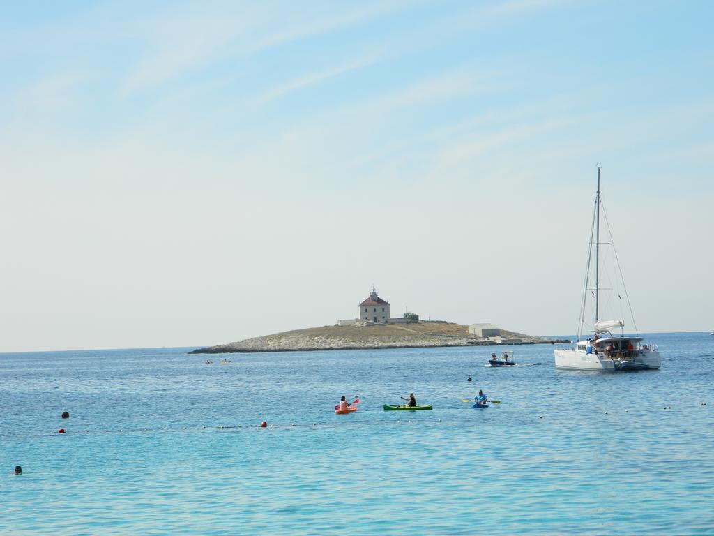 Seaview Guesthouse - Zf Hvar ฮวาร์ ภายนอก รูปภาพ